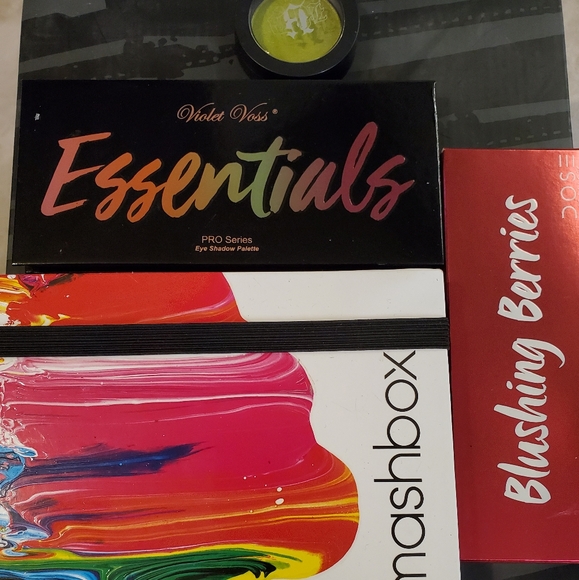 Makeup bundle - Picture 2 of 6